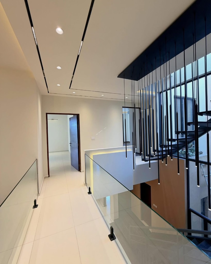 Villa Terra upper hallway with glass balustrade