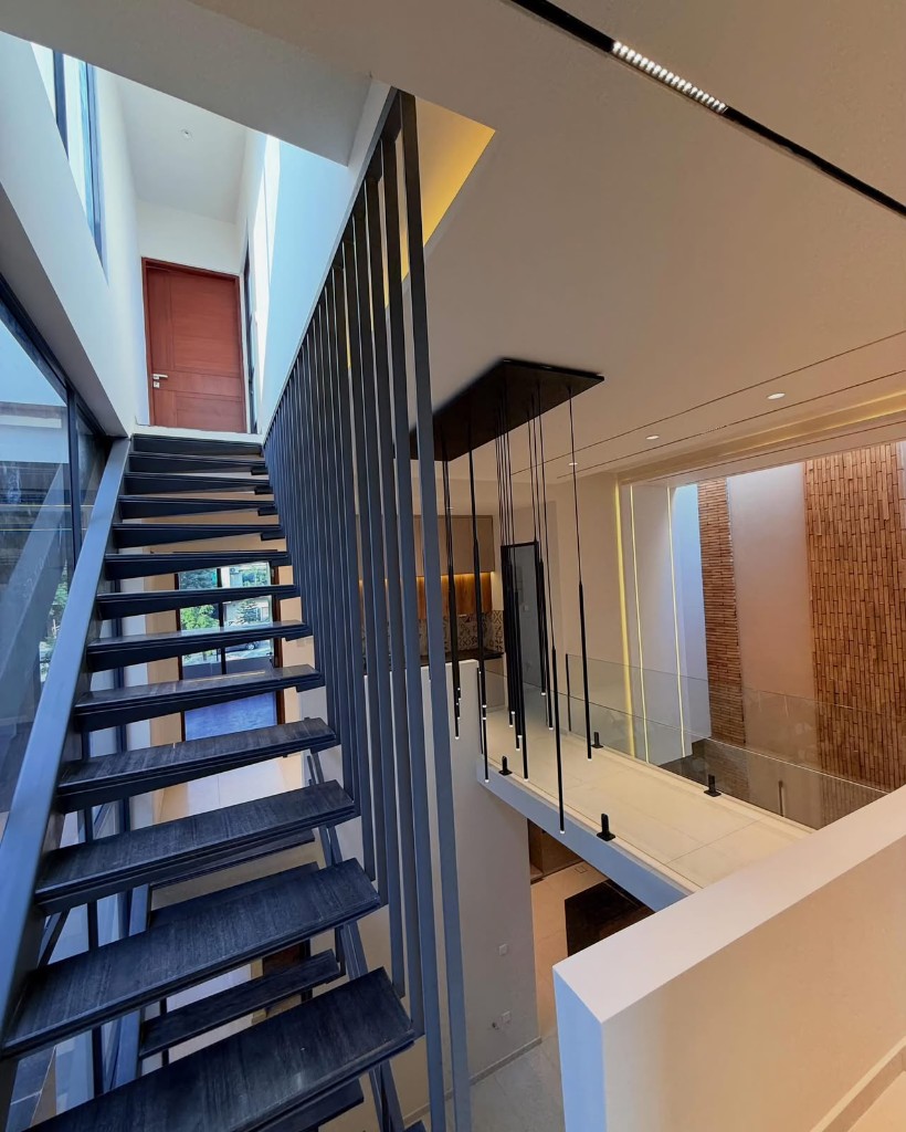 Villa Terra sculptural staircase